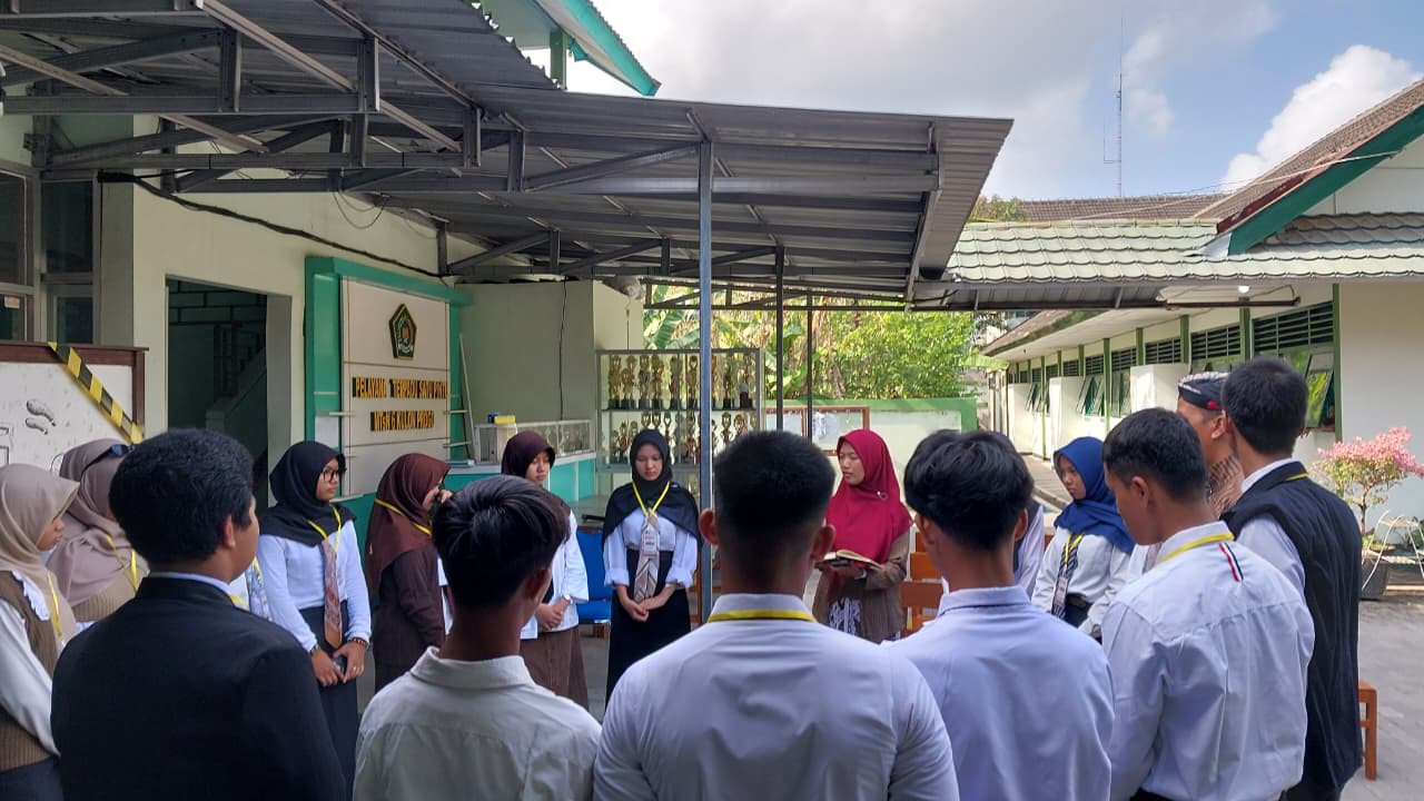 Jelang Pemilos Serentak, Pembina OSIS MTsN 6 Kulon Progo Konsolidasikan Tahapan Pemilihan